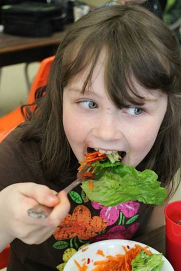 The Evergreen Heights school salad bars gives kids the opportunity to create healthy food futures. Credit: Kelli Ebbs.